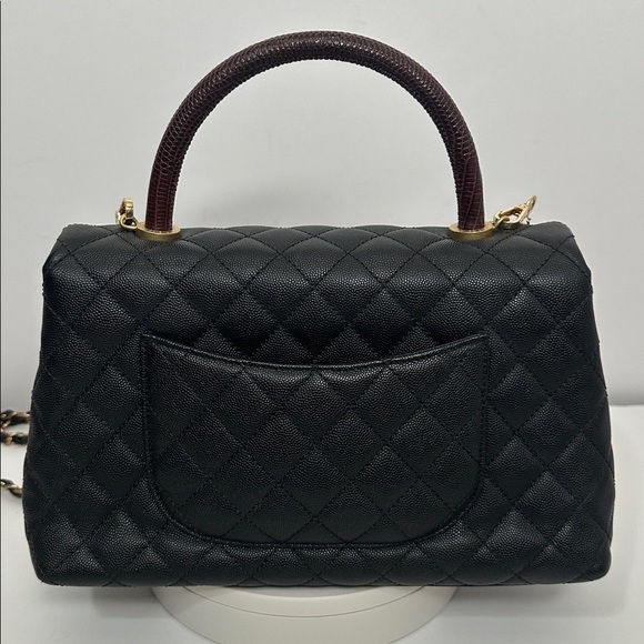 💯Authentic Chanel Black Quilted Shoulder Bag with Gold Accents🍀 - Picture 6 of 17